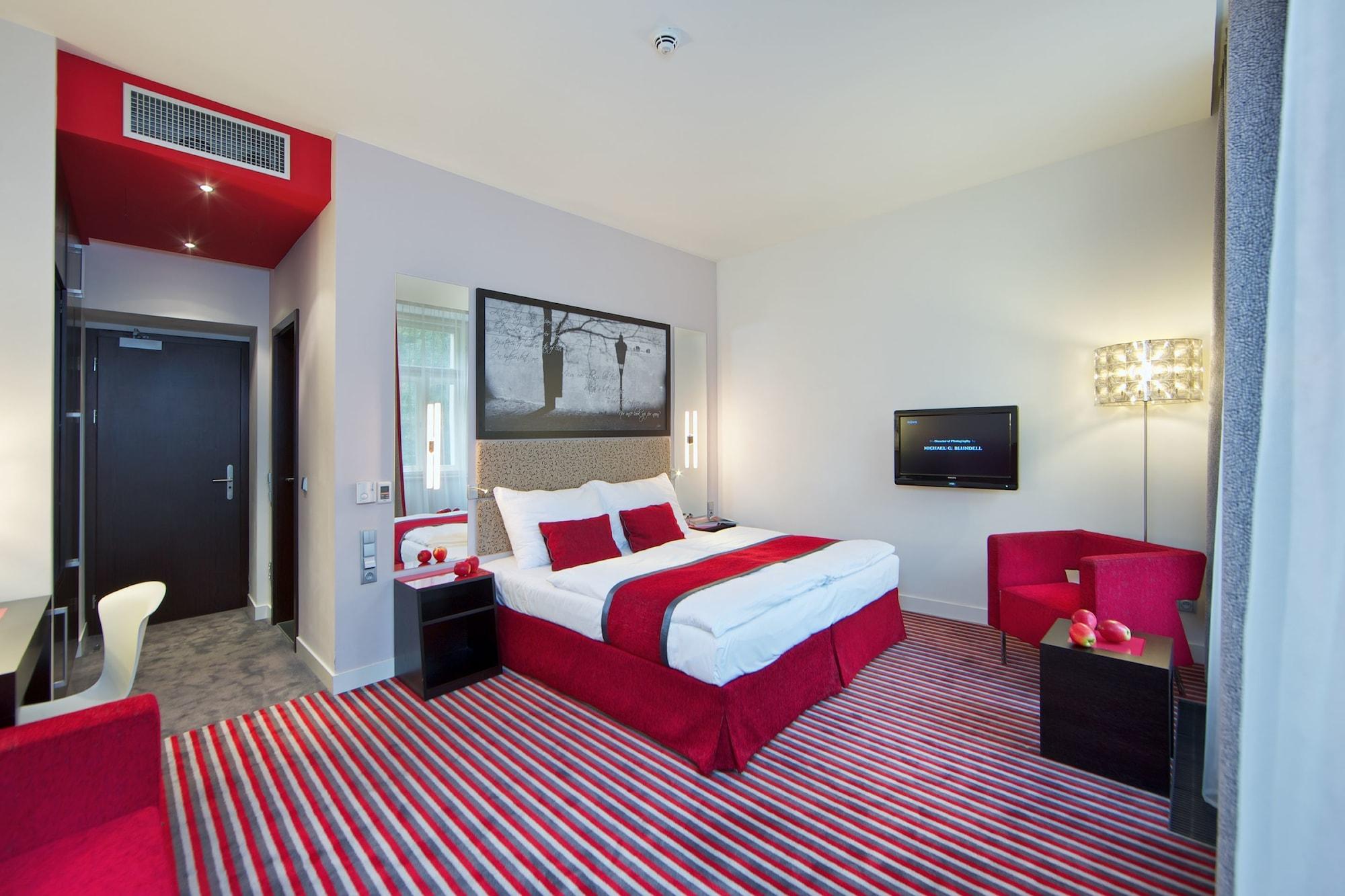 Red&blue Design Hotel