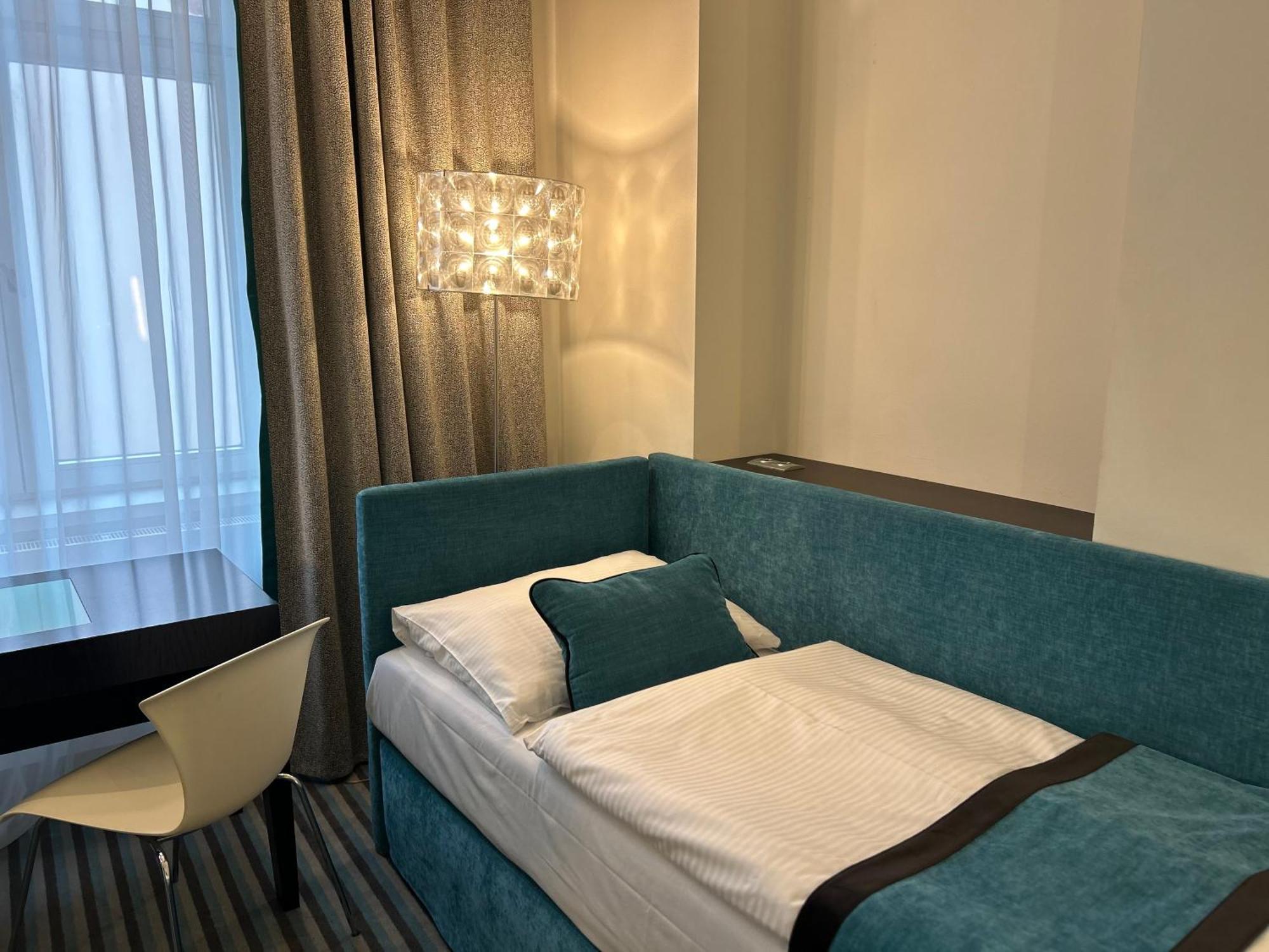 Red&blue Design Hotel