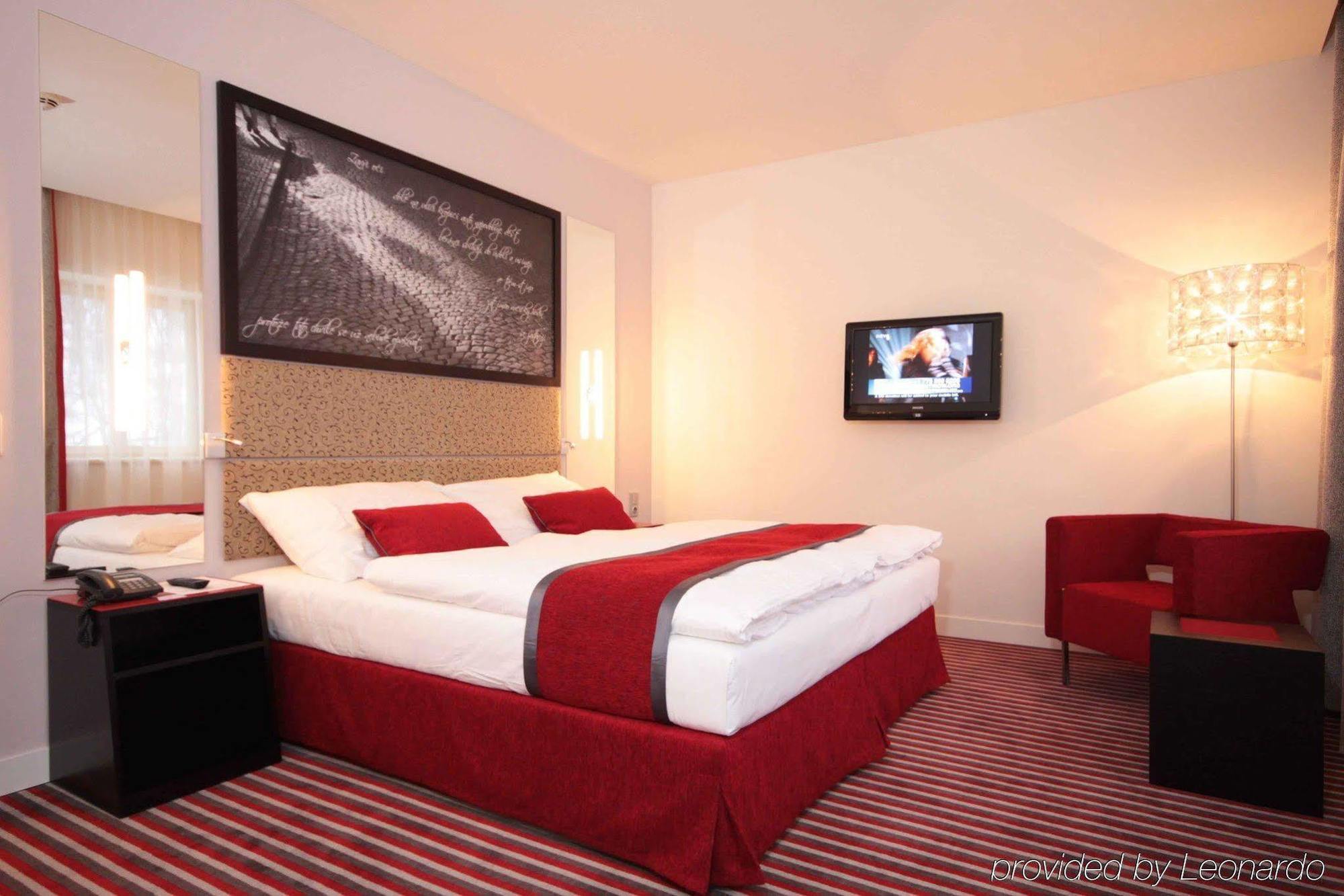 Red&blue Design Hotel